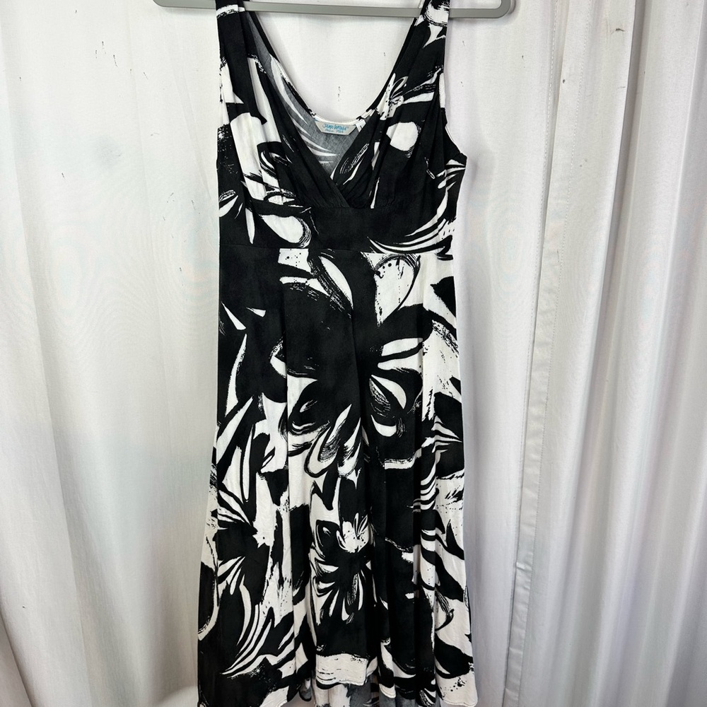 Jams World Black and White Sleeveless V-Neck Midi Sundress size Large